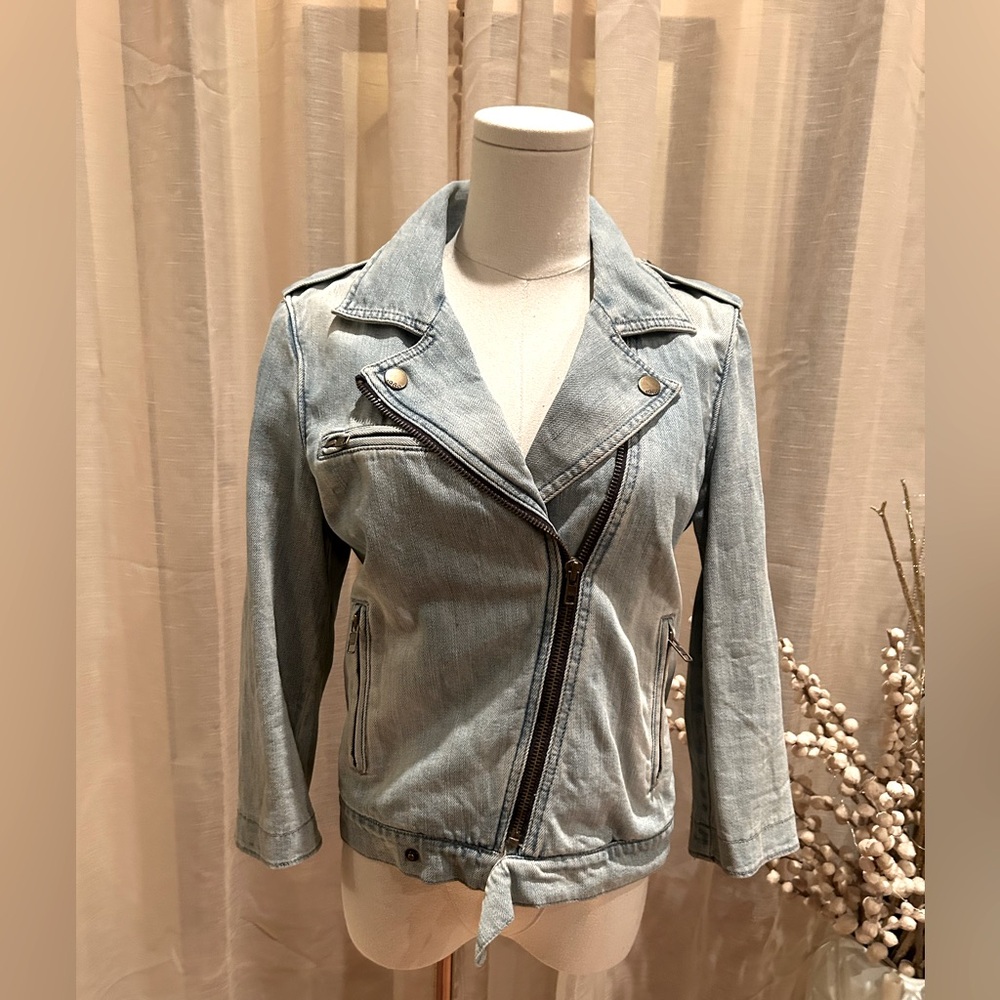 Gap moto jean jacket light wash Sz small 3/4 length sleeve
